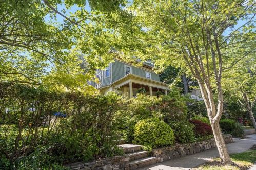 220 Morris Ave, Providence RI  02906-2407 exterior