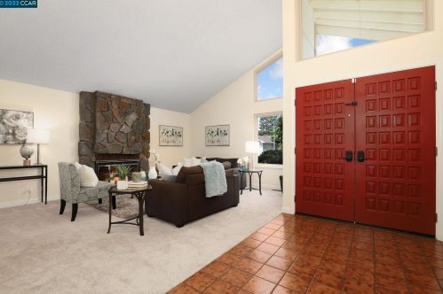 3020 Shetland Dr, Concord CA 94523-1606 exterior