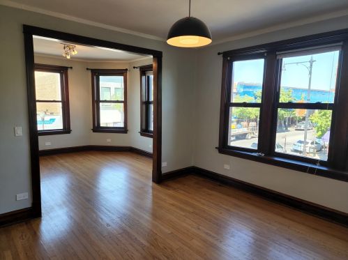 5225 Clark St, Chicago, IL 60640-2101