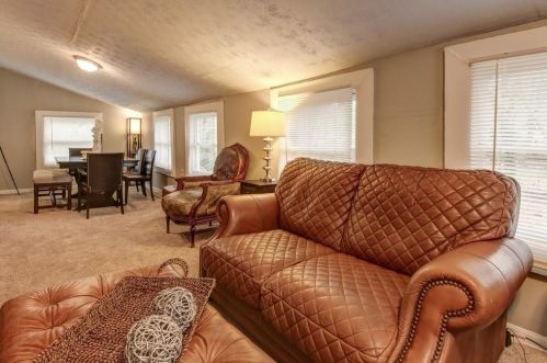 1837 Dorsey Ave, Atlanta GA 30344-6823 exterior