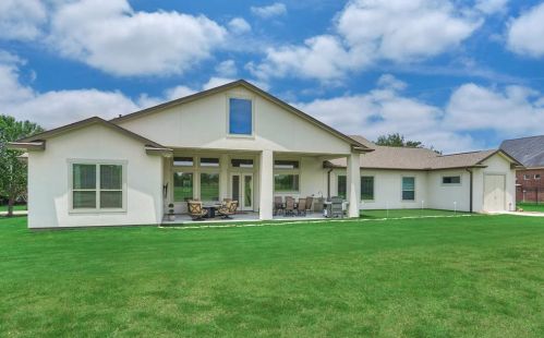 98 Lk Est Dr, Montgomery TX 77356-8066 exterior