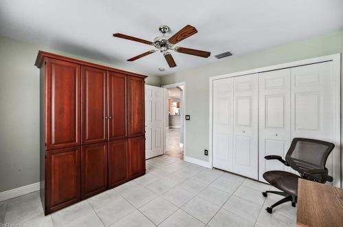 7571 Berkshire Pne Dr, Naples FL 34104-9445 exterior