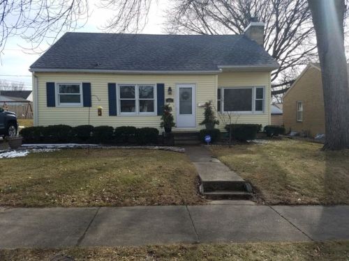 904 Amanda St, Pekin, IL 61554-2123