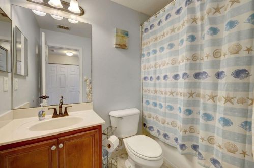 2201 Marshfield Ct, Fort Pierce FL  34953-4372 exterior