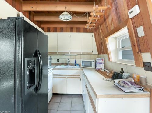 645 10 Ave, Naples FL 34120-0051 exterior