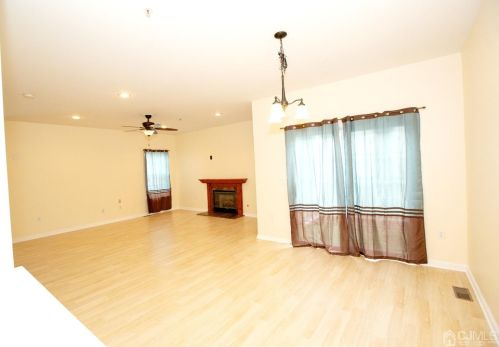 45 Forest Dr, Piscataway, NJ 08854-2280