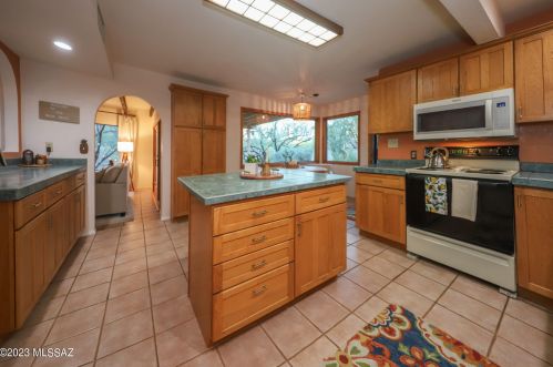 3865 Tanuri Dr, Tucson AZ 85750-1939 exterior