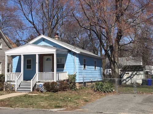 36 Bentley St, Springfield, MA 01108-3206