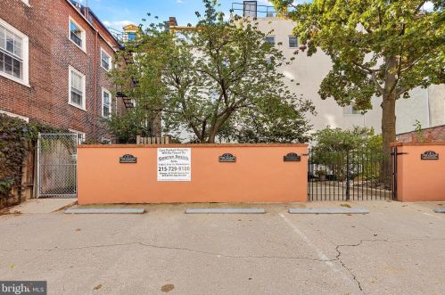 1023 Clinton St, Philadelphia PA 19107-6016 exterior