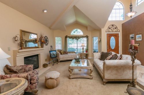 4111 Bancroft Dr, Folsom, CA 95762-6937