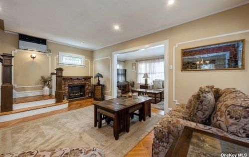 292 Chester St, Valley Stream, NY 11580-4710