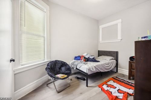 70 9th St, Newark, NJ 07107-2120