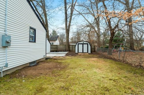 174 Spring St, Windsor Locks CT  06096-1732 exterior