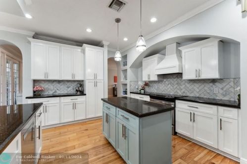 9808 Coronado Lake Dr, Boynton Beach FL 33437-5337 exterior