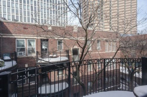 3640 Pine Grove Ave, Chicago IL  60613-4899 exterior