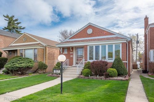 8829 Luella Ave, Chicago, IL 60617-3031