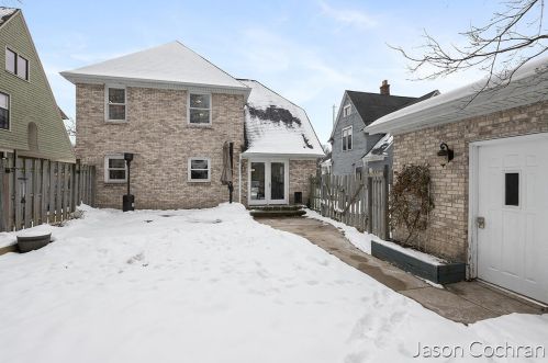 907 Wealthy St, Grand Rapids MI 49506-1515 exterior