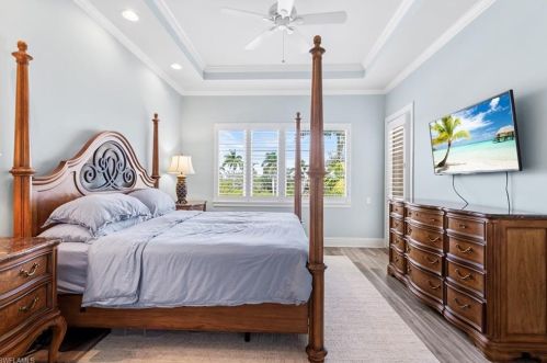 1607 Curlew Ave, Naples FL 34102-3405 exterior