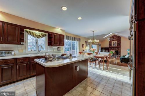 2510 Halterbreak Ct, Herndon VA 20171-2931 exterior