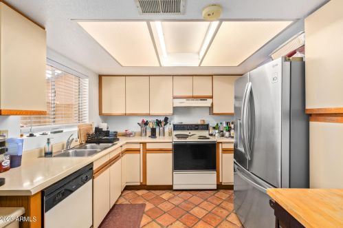 1444 Carson Rd, Phoenix AZ  85041-6711 exterior