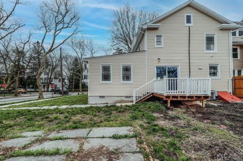 40 Lewis St, Perth Amboy, NJ 08861-4726