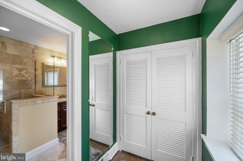 5 Lexington Ave, Pittsburgh PA 15215-3218 exterior