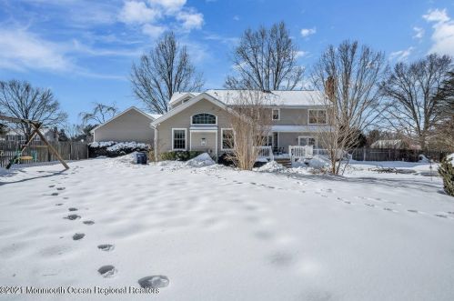 26 Brasch Blvd, Middletown NJ 07748-3161 exterior