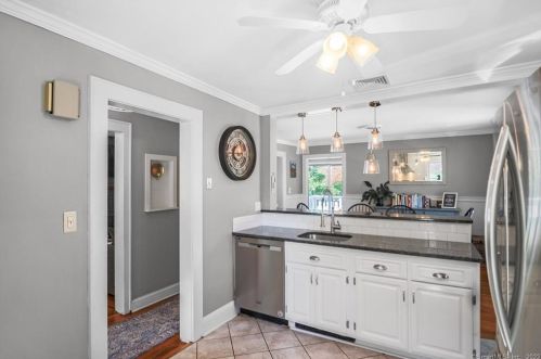 8 Broadview Ter, Norwalk CT 06851-3907 exterior