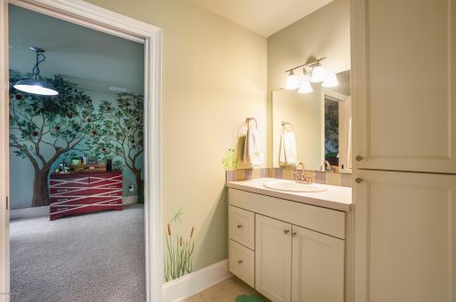 2068 Tall Pne Dr, Grand Rapids MI 49546-7923 exterior