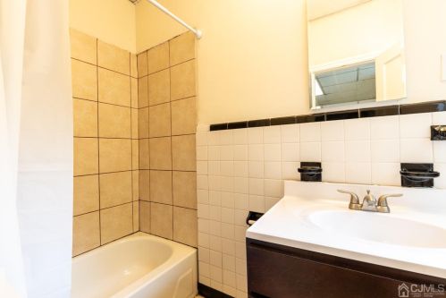 138 Hamilton St, New Brunswick NJ 08901-1806 exterior