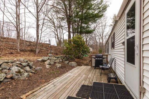 20 Bay Rd, Newmarket NH 03857-1728 exterior