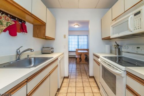 202 Joseph Ln, Dover NJ 07803-3049 exterior