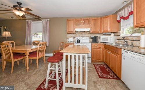 334 Kalmia St, Warminster PA 18974-4727 exterior