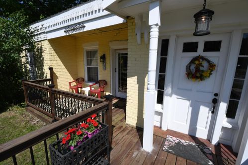 514 Kalamazoo St, Paw Paw MI 49079-1130 exterior