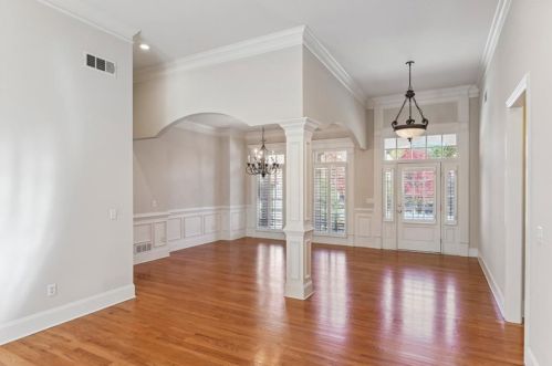 613 Darlington Commons Ct, Atlanta, GA 30305-2713