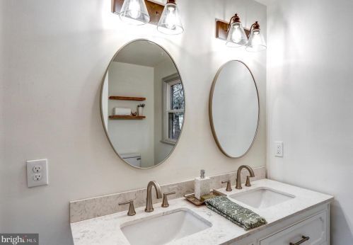 1303 Willow Street Pike, Lancaster PA  17602-4633 exterior