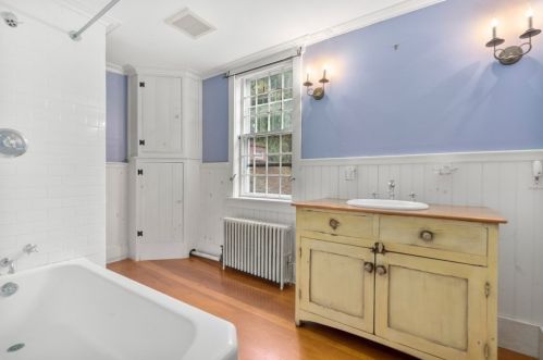 2 Brookshire Rd, Worcester MA 01609-1251 exterior