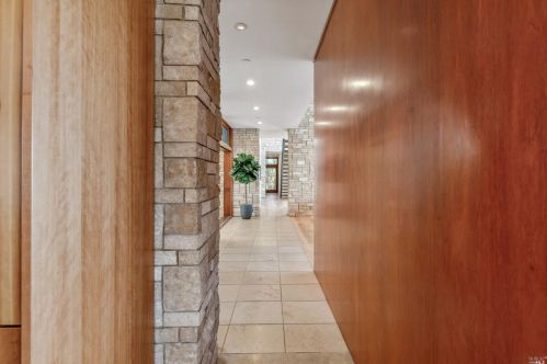 2 De Silva Is Dr, Mill Valley CA 94941-3004 exterior