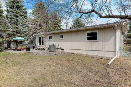 8221 Cleadis Ave, South Saint Paul MN 55076-3321 exterior