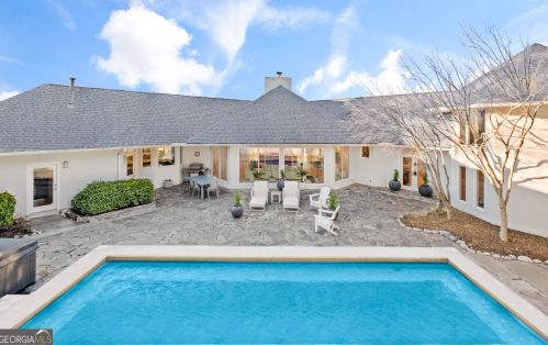 30 Chevaux Ct, Atlanta GA  30342-1944 exterior