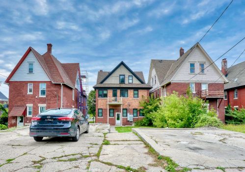 136 1 St, Milwaukee WI 53207-0014 exterior