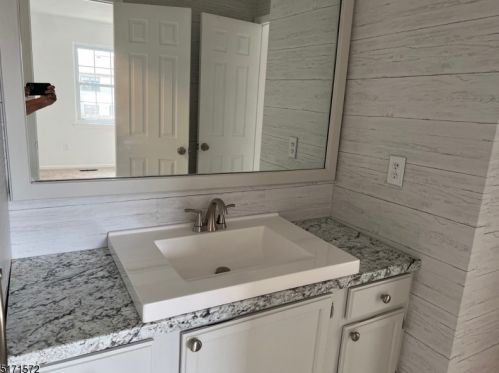 127 Riva Dr, Hackettstown NJ  07840-3729 exterior