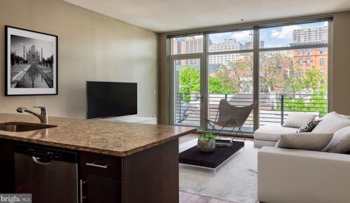 521 Broad St, Philadelphia PA  19123-0032 exterior