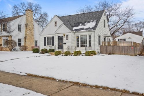 2956 90th St, Milwaukee, WI 53222-4613