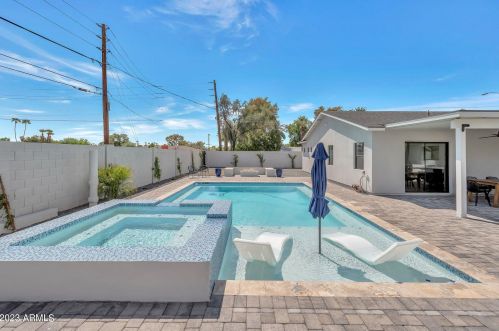 8001 11th Ave, Phoenix AZ  85021-5626 exterior