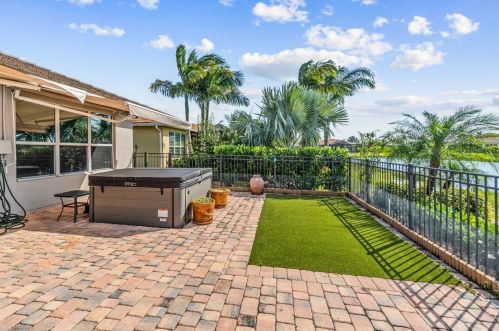 9859 Carrotwood Cir, Fort Pierce FL  34987-2478 exterior