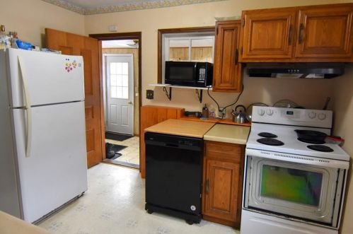 212 Reuter Ave, Canton, WI 54868-2130