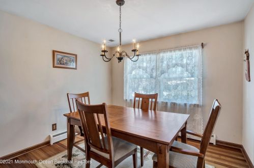 130 Floyd St, Edison NJ 08820-2101 exterior