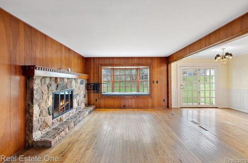 244 Birch Hl Dr, Rochester MI  48306-2811 exterior