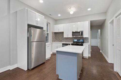 6618 Maryland Ave, Chicago, IL 60637-4212